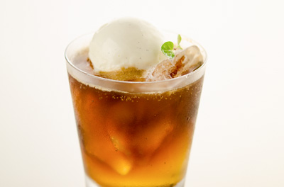 コーラフロート700円（税込）